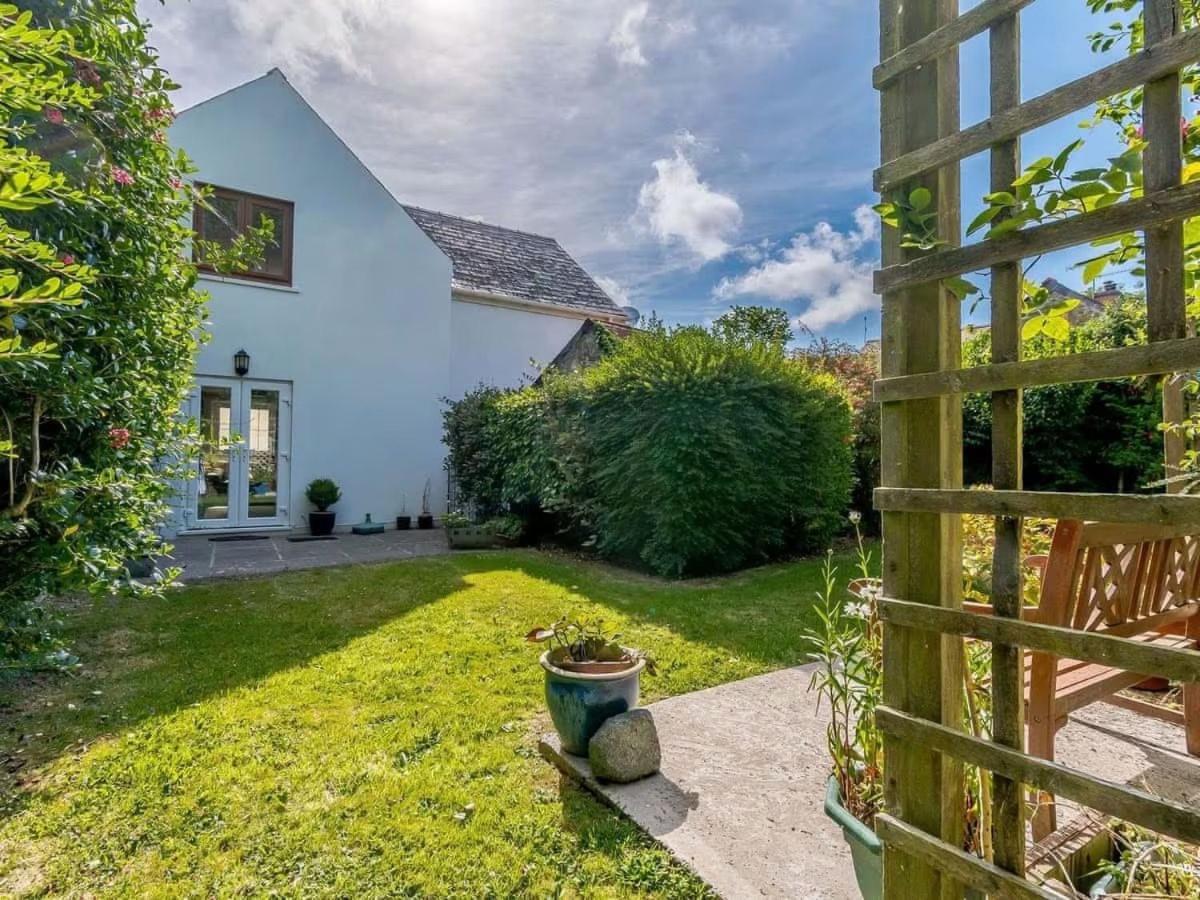 Вилла The Gatehouse At Y Gwesty Bach Jordanston Экстерьер фото